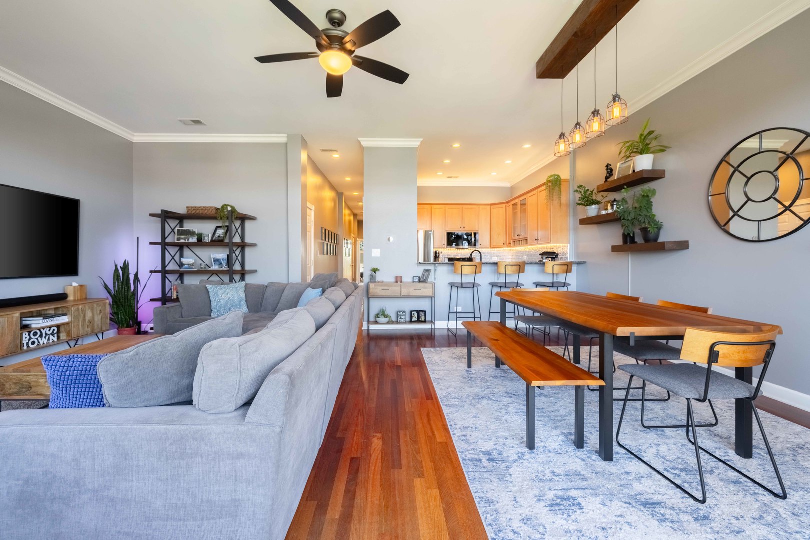 1933 W Irving Park Road Unit: 4