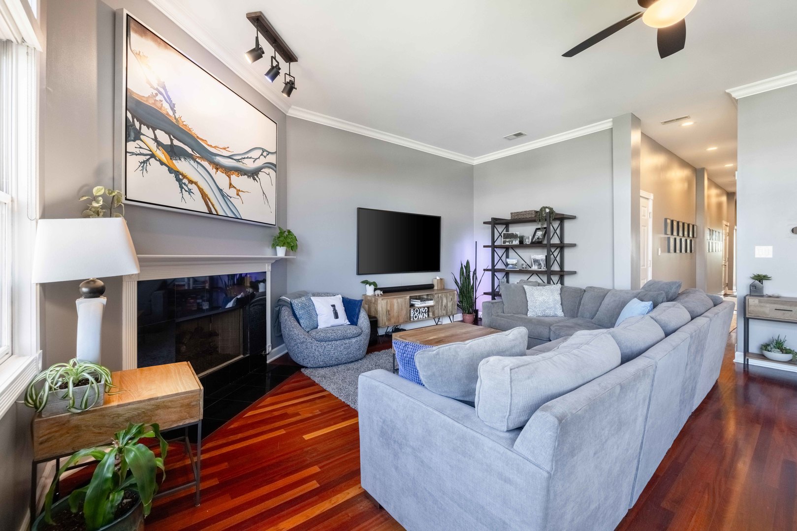 1933 W Irving Park Road Unit: 4