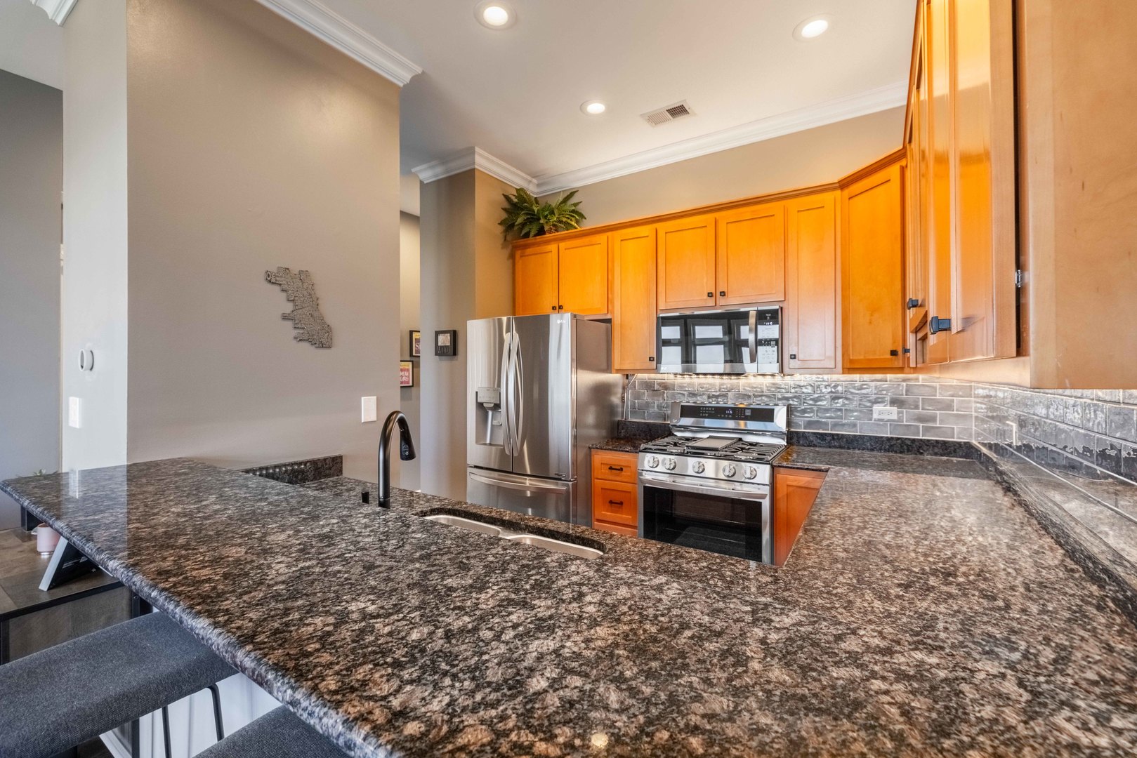 1933 W Irving Park Road Unit: 4