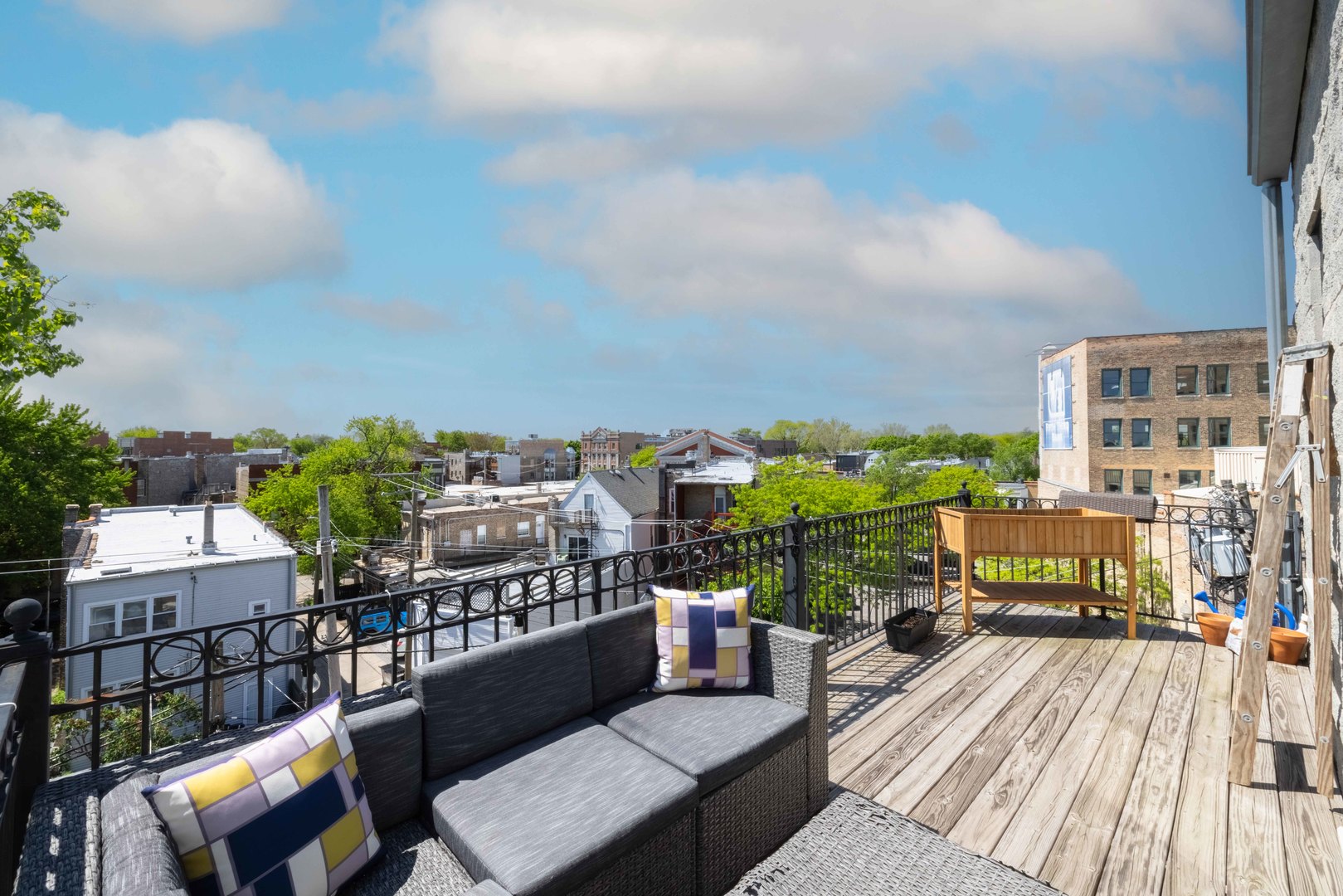 1933 W Irving Park Road Unit: 4