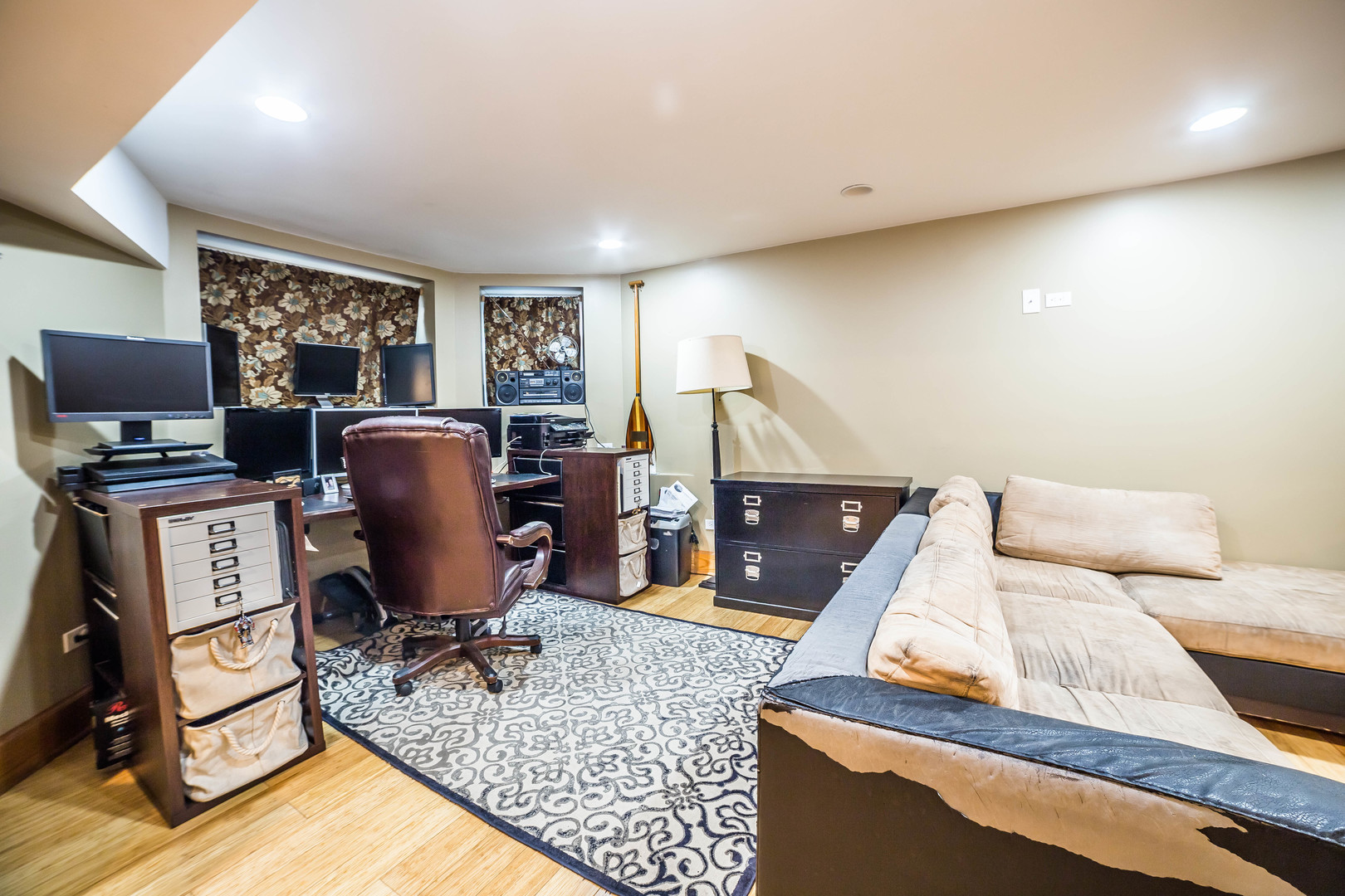 1033 W DAKIN Street Unit: 1