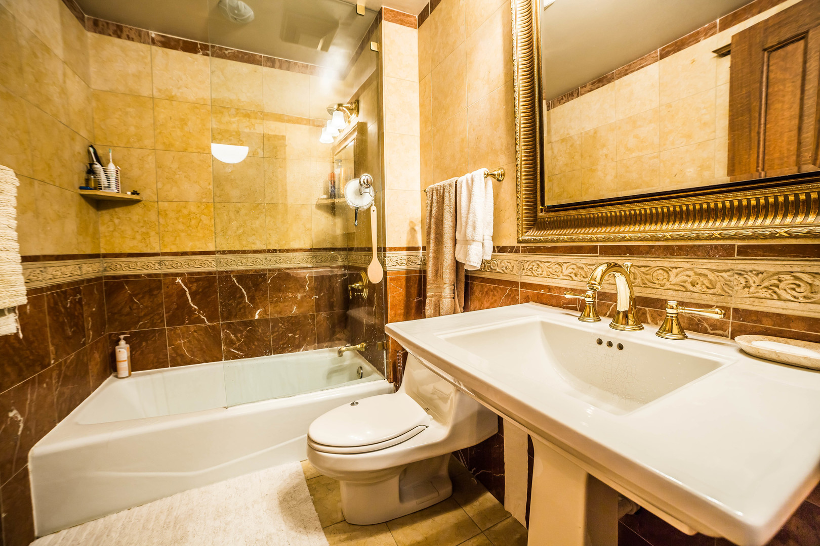 1033 W DAKIN Street Unit: 1