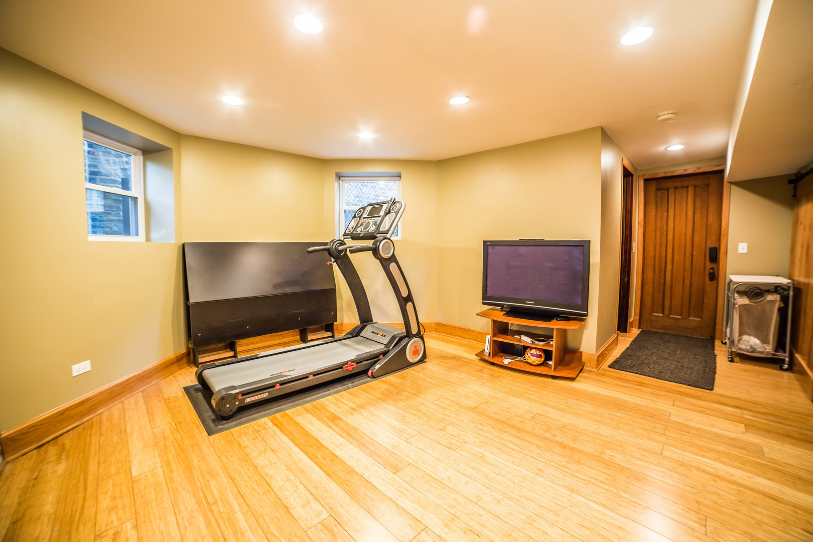 1033 W DAKIN Street Unit: 1