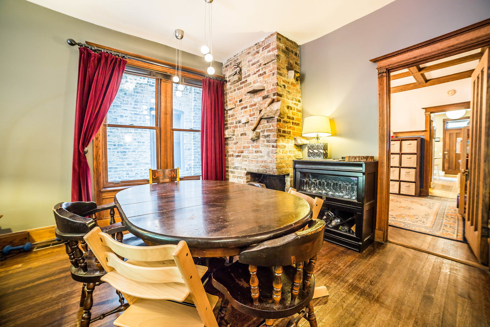 1033 W DAKIN Street Unit: 1