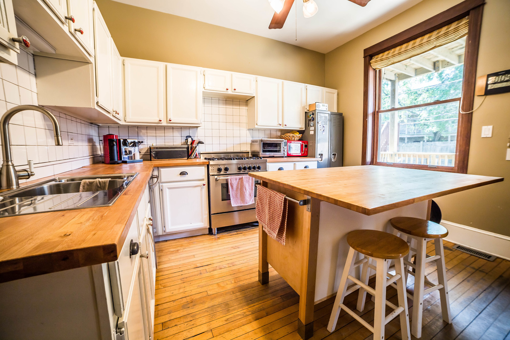 1033 W DAKIN Street Unit: 1