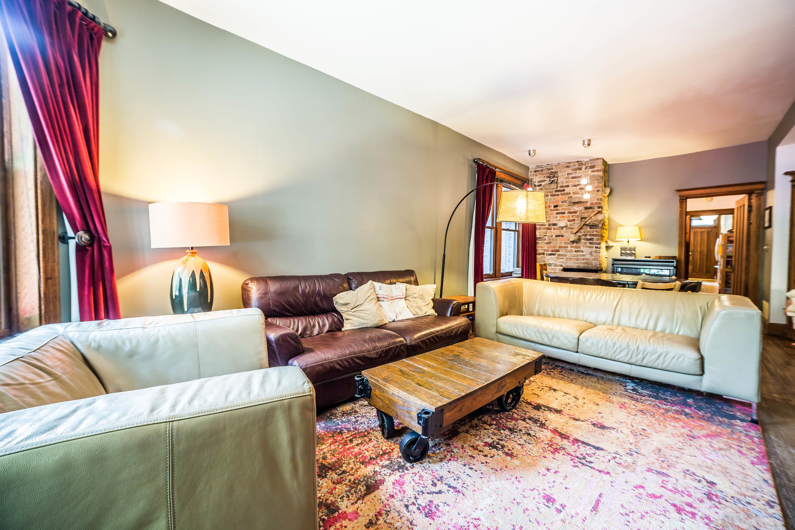 1033 W DAKIN Street Unit: 1