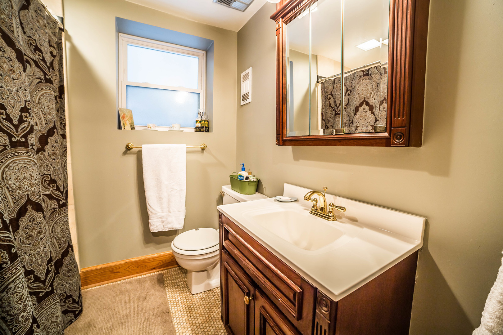 1033 W DAKIN Street Unit: 1