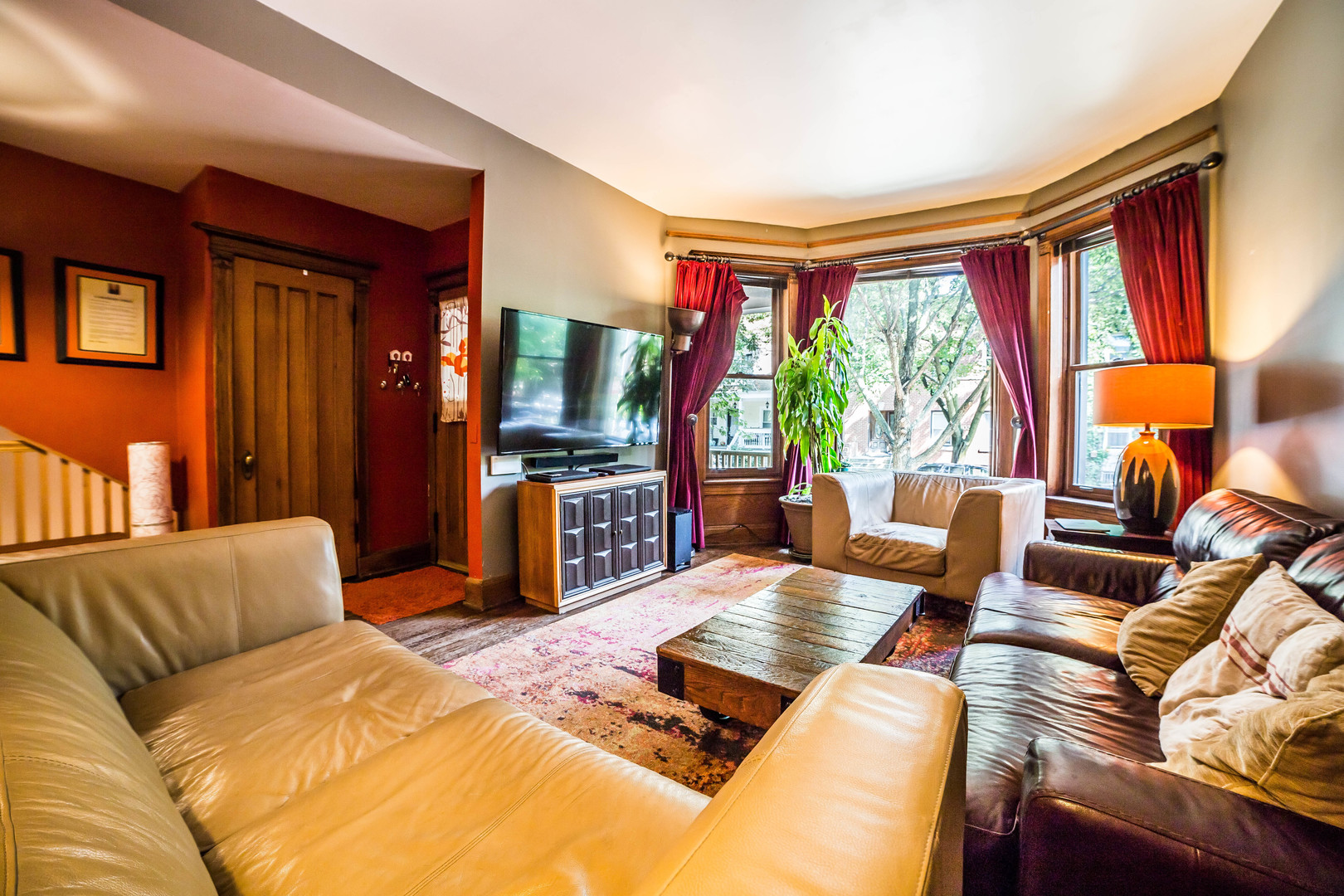 1033 W DAKIN Street Unit: 1