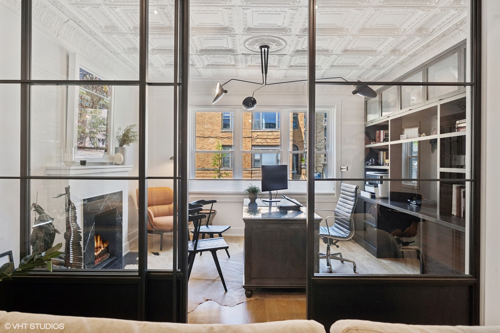 1649 W WAVELAND Avenue