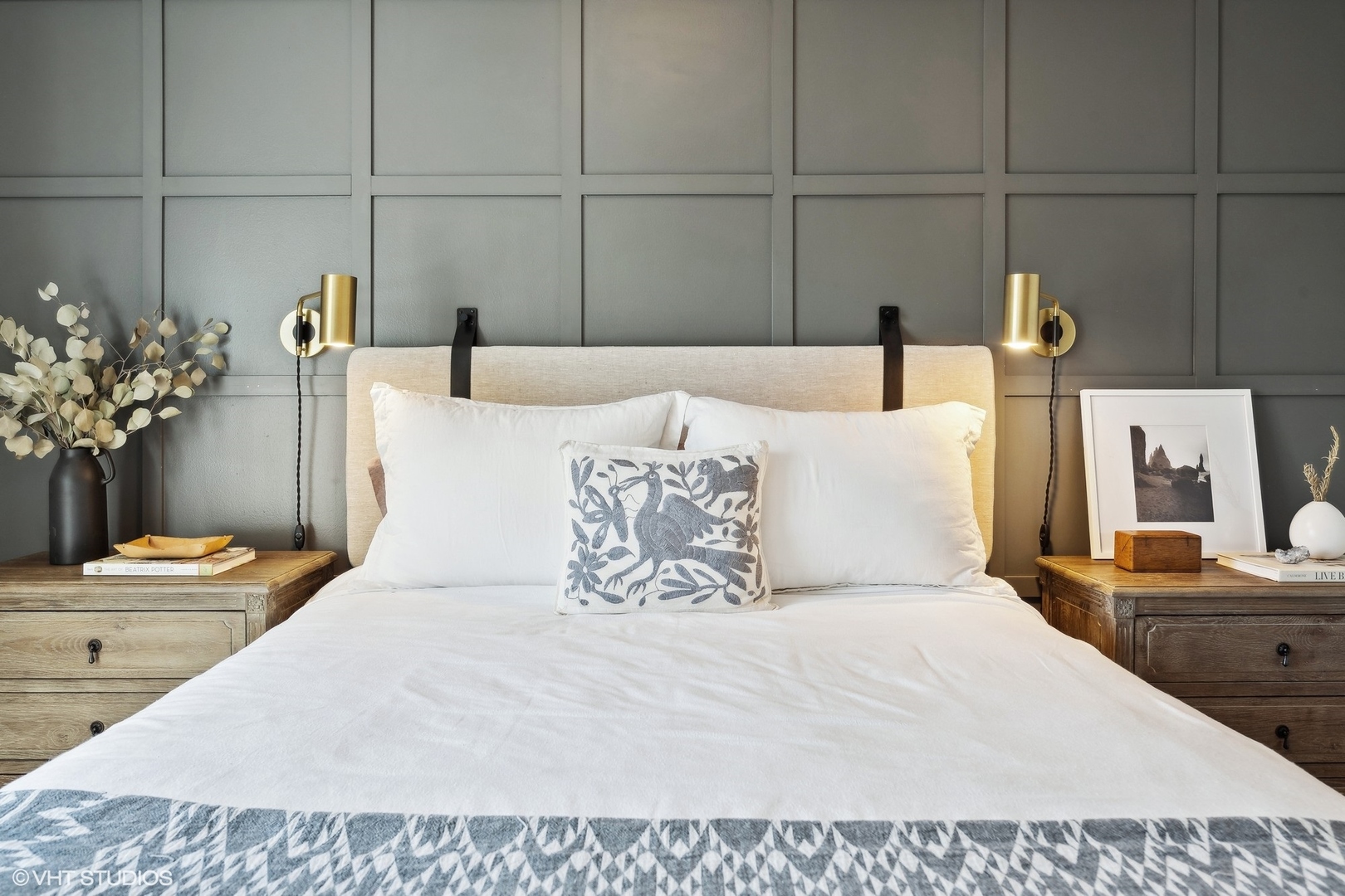 1649 W WAVELAND Avenue