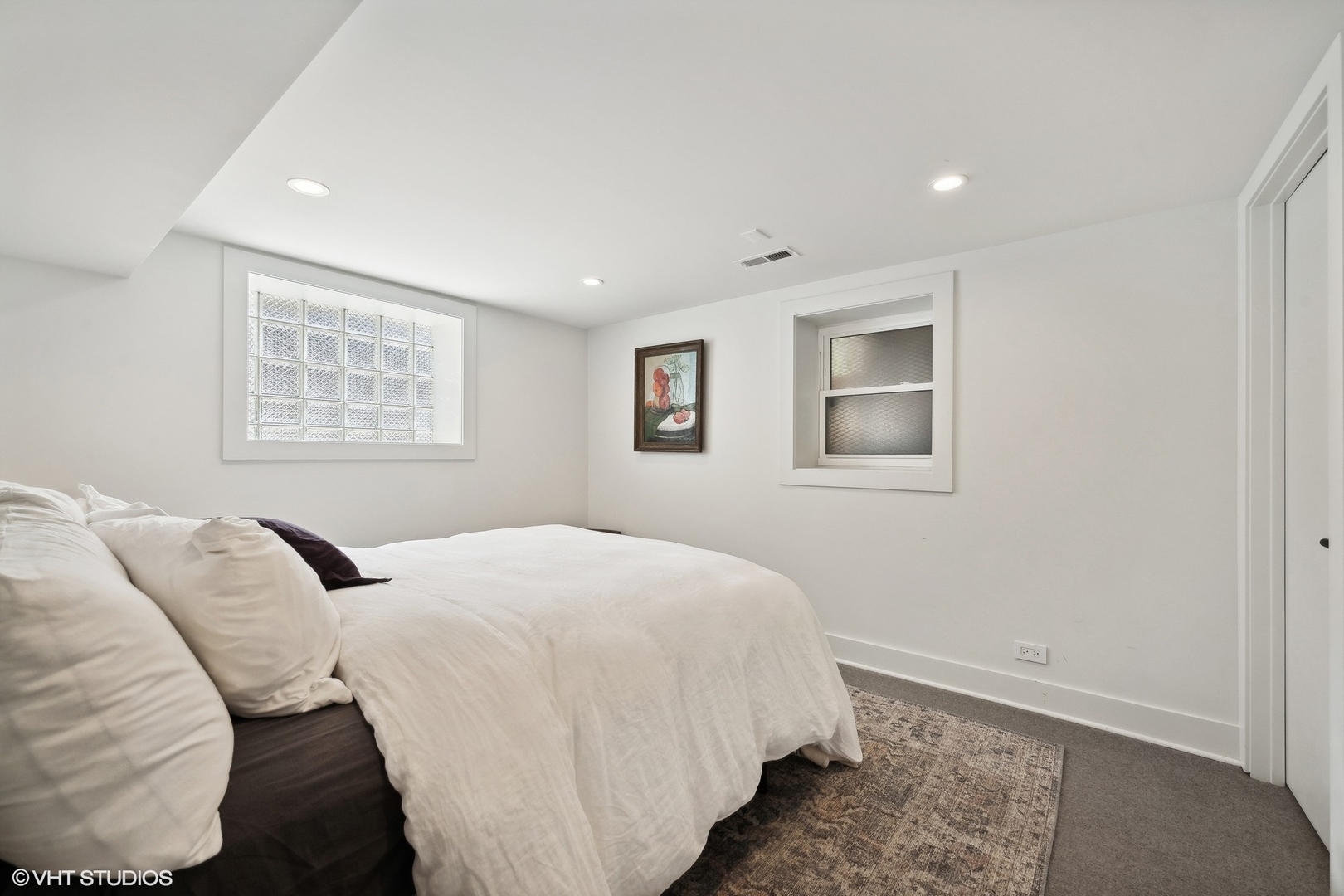 1649 W WAVELAND Avenue