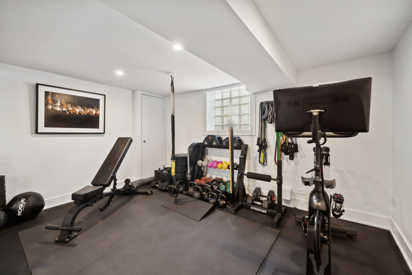 1649 W WAVELAND Avenue