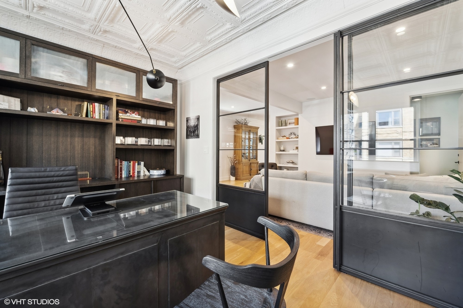 1649 W WAVELAND Avenue