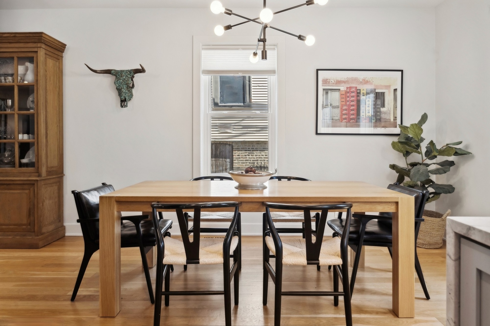 1649 W WAVELAND Avenue