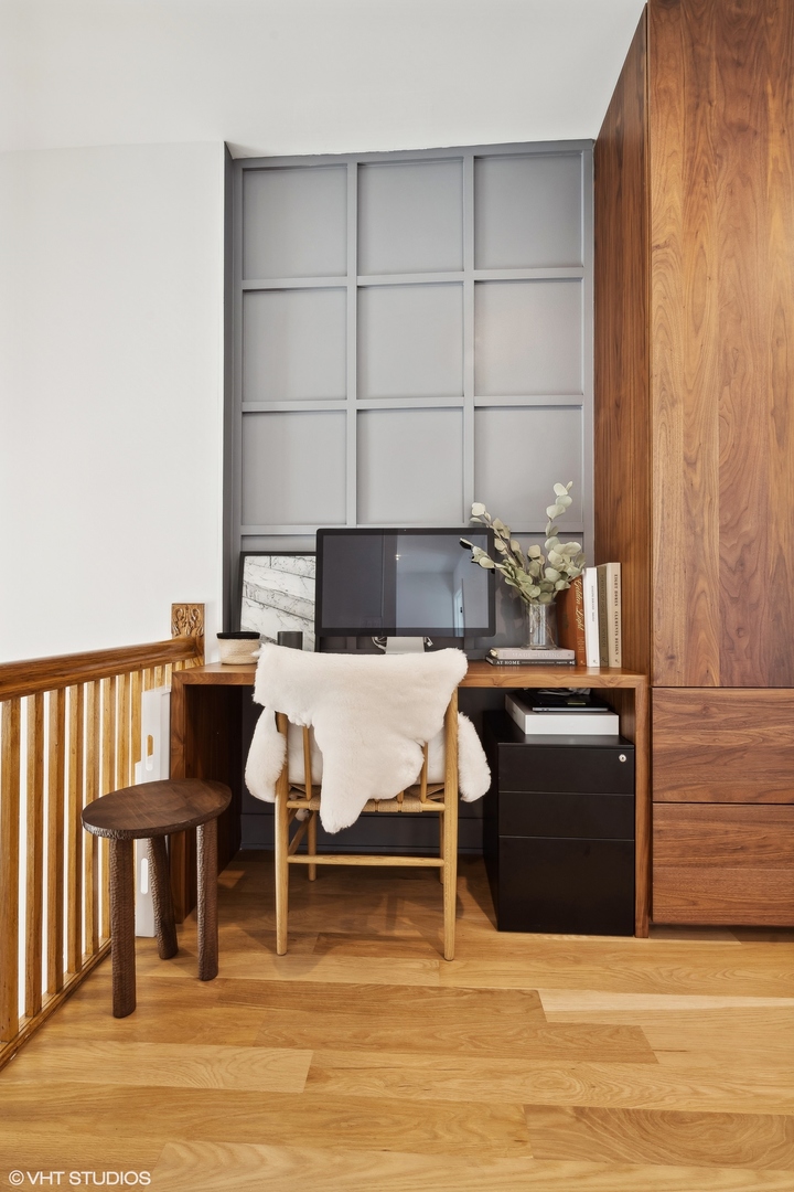 1649 W WAVELAND Avenue