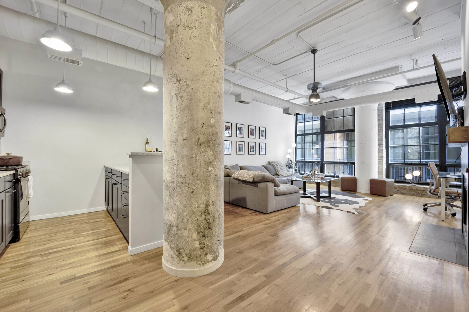 523 S Plymouth Court Unit: 803