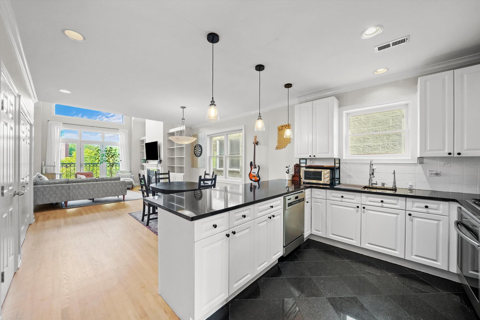 2947 N Damen Avenue Unit: 3