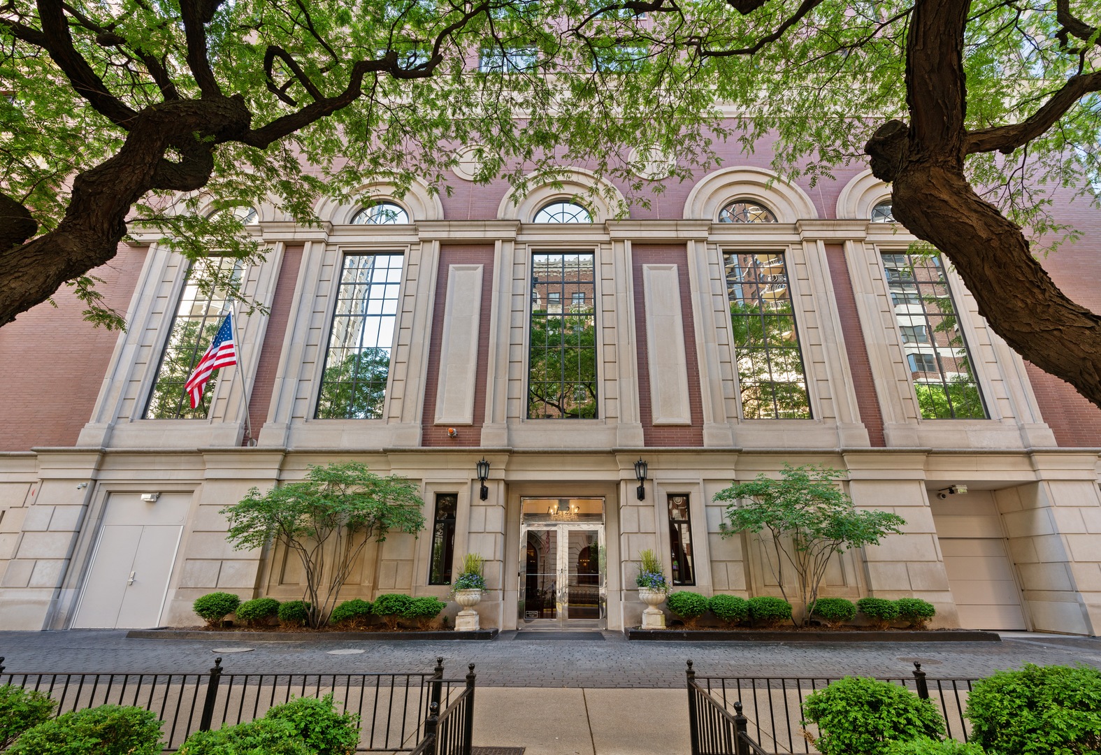 1122 N Dearborn Street Unit: 8E