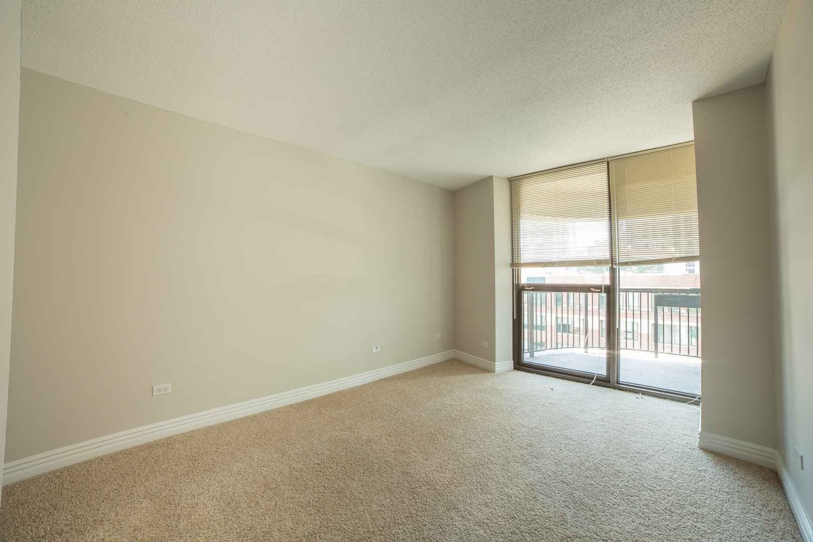400 N LaSalle Street Unit: 904
