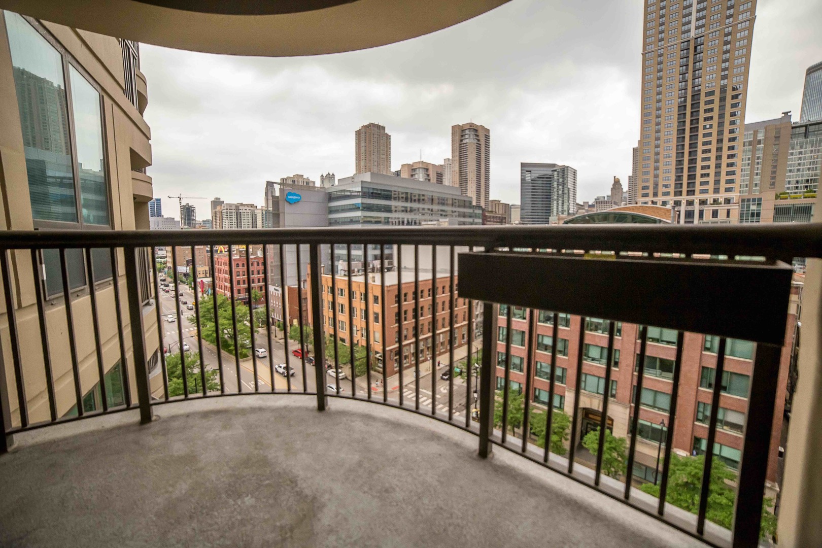 400 N LaSalle Street Unit: 904