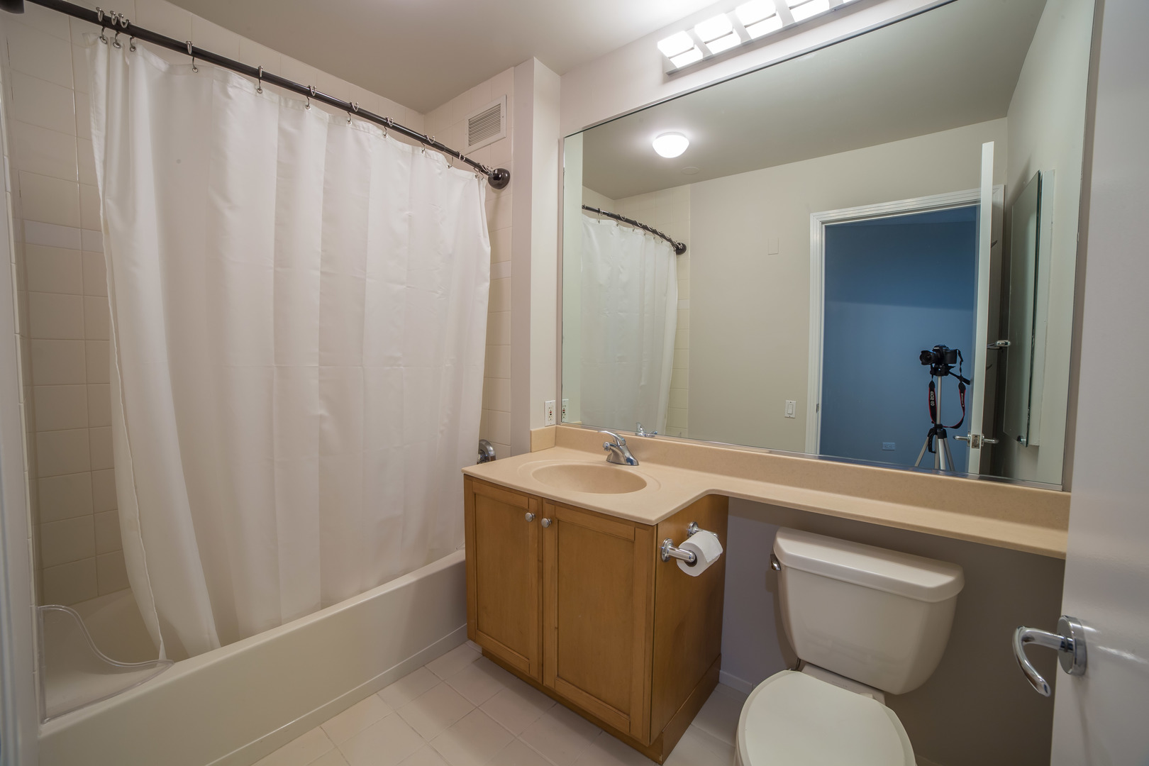 400 N LaSalle Street Unit: 904