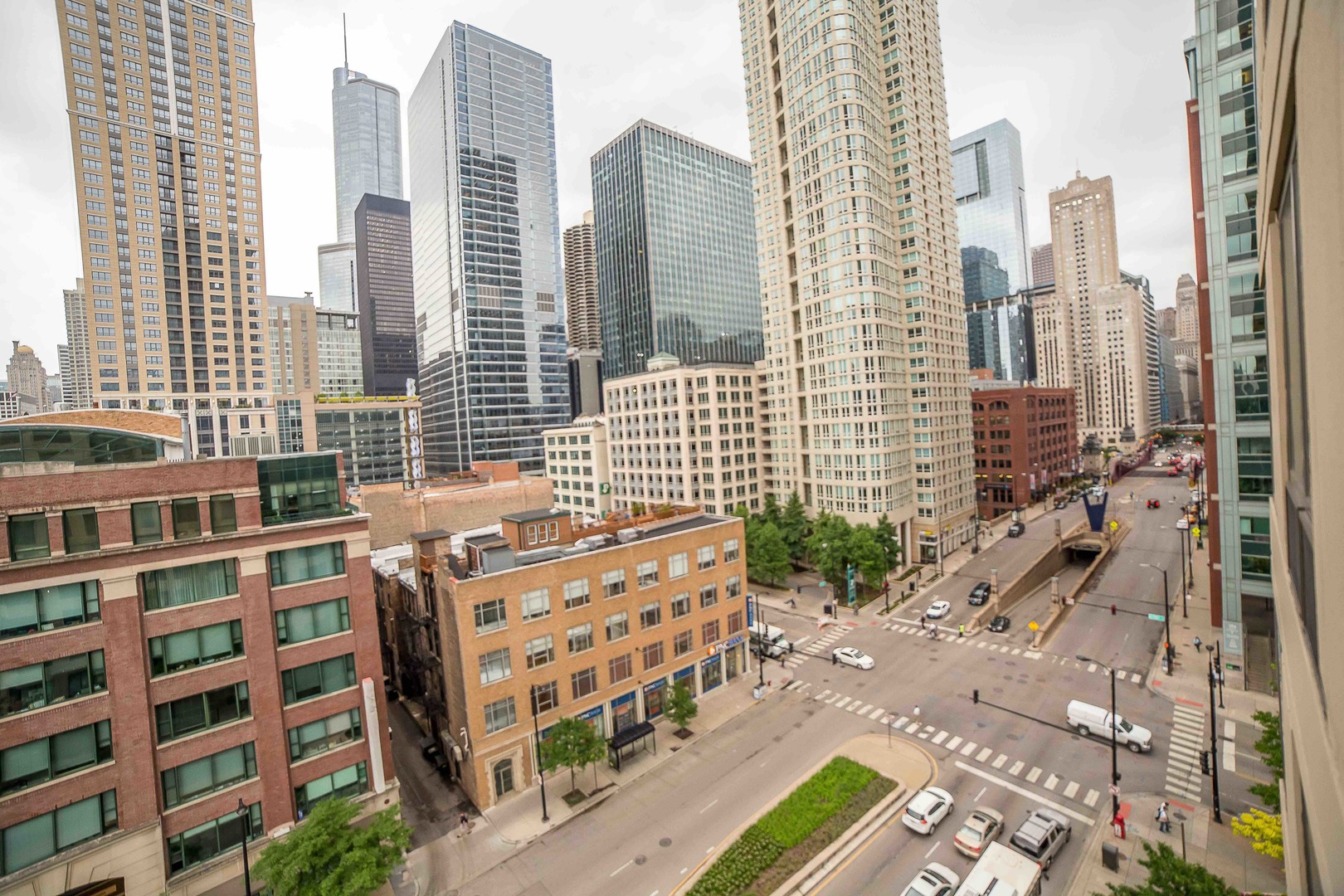 400 N LaSalle Street Unit: 904