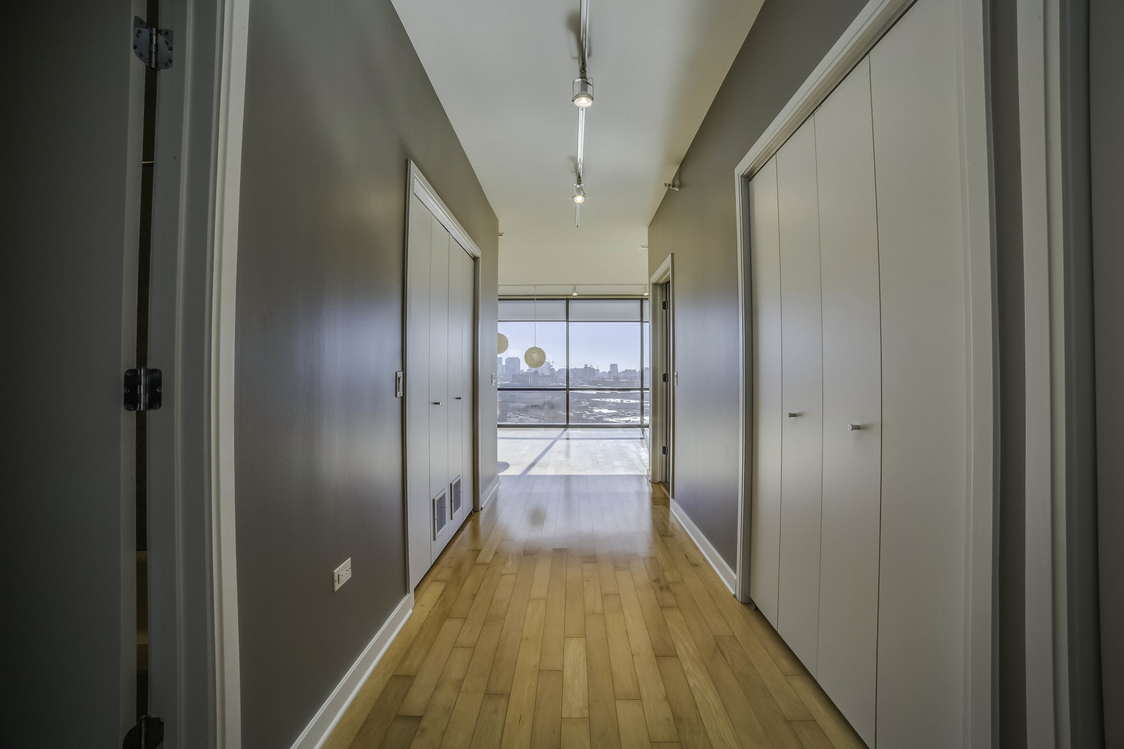 860 W Blackhawk Street Unit: 1208