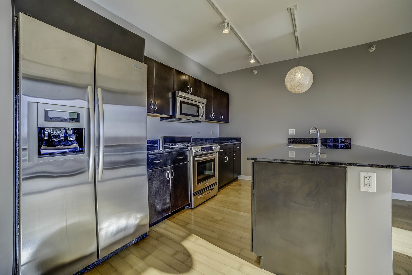 860 W Blackhawk Street Unit: 1208