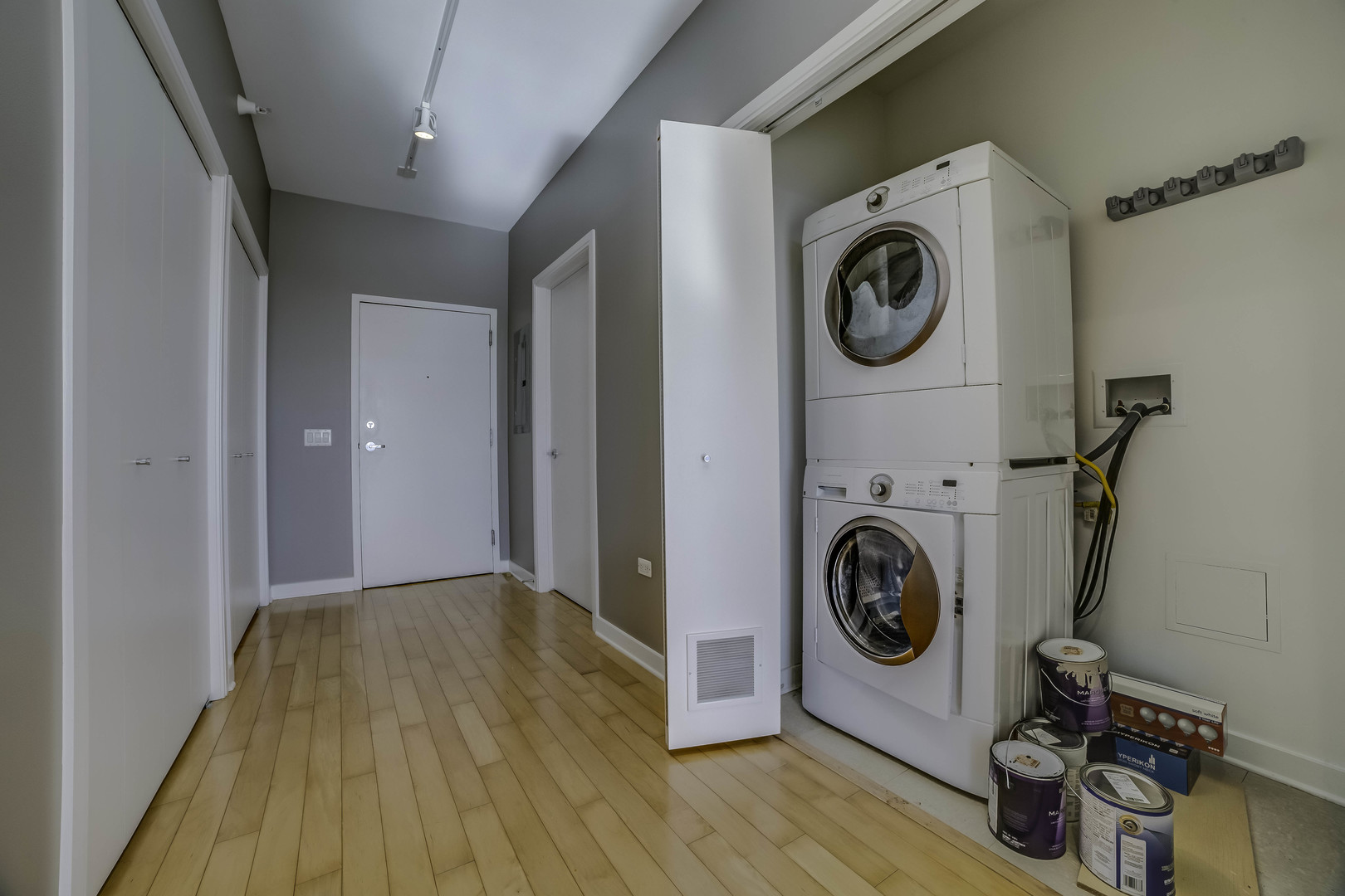 860 W Blackhawk Street Unit: 1208