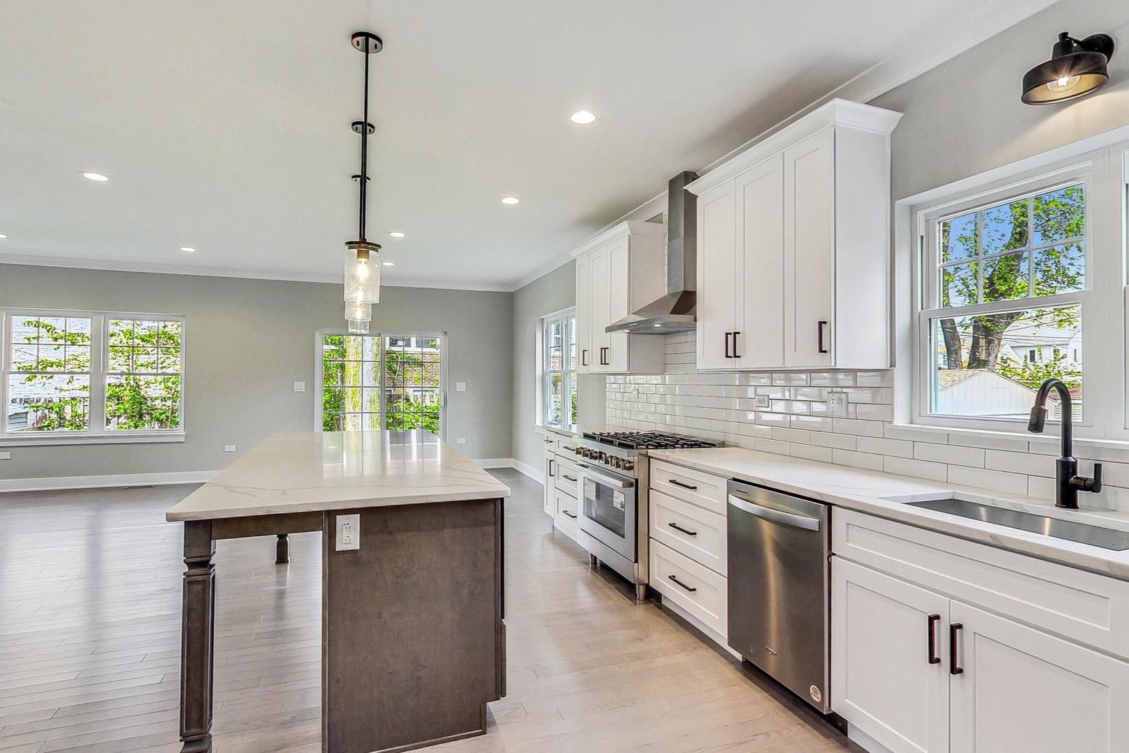 10430 S Sawyer Avenue