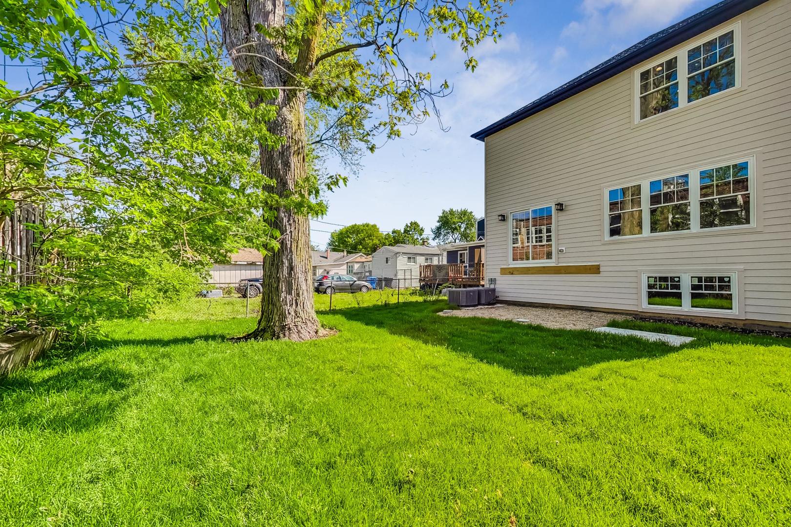 10430 S Sawyer Avenue