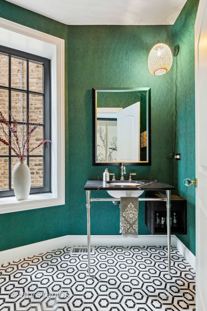 1436 W Berwyn Avenue