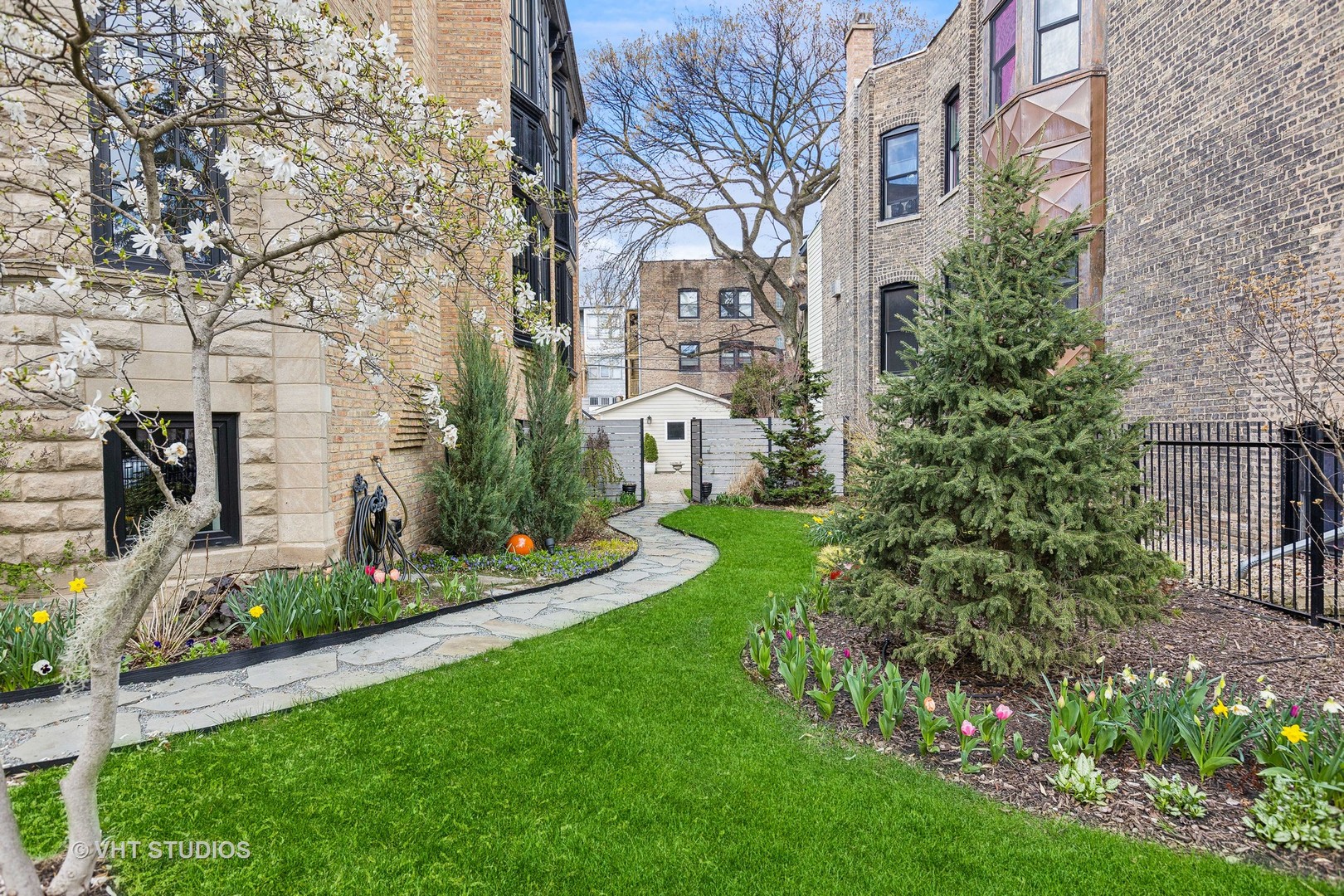 1436 W Berwyn Avenue