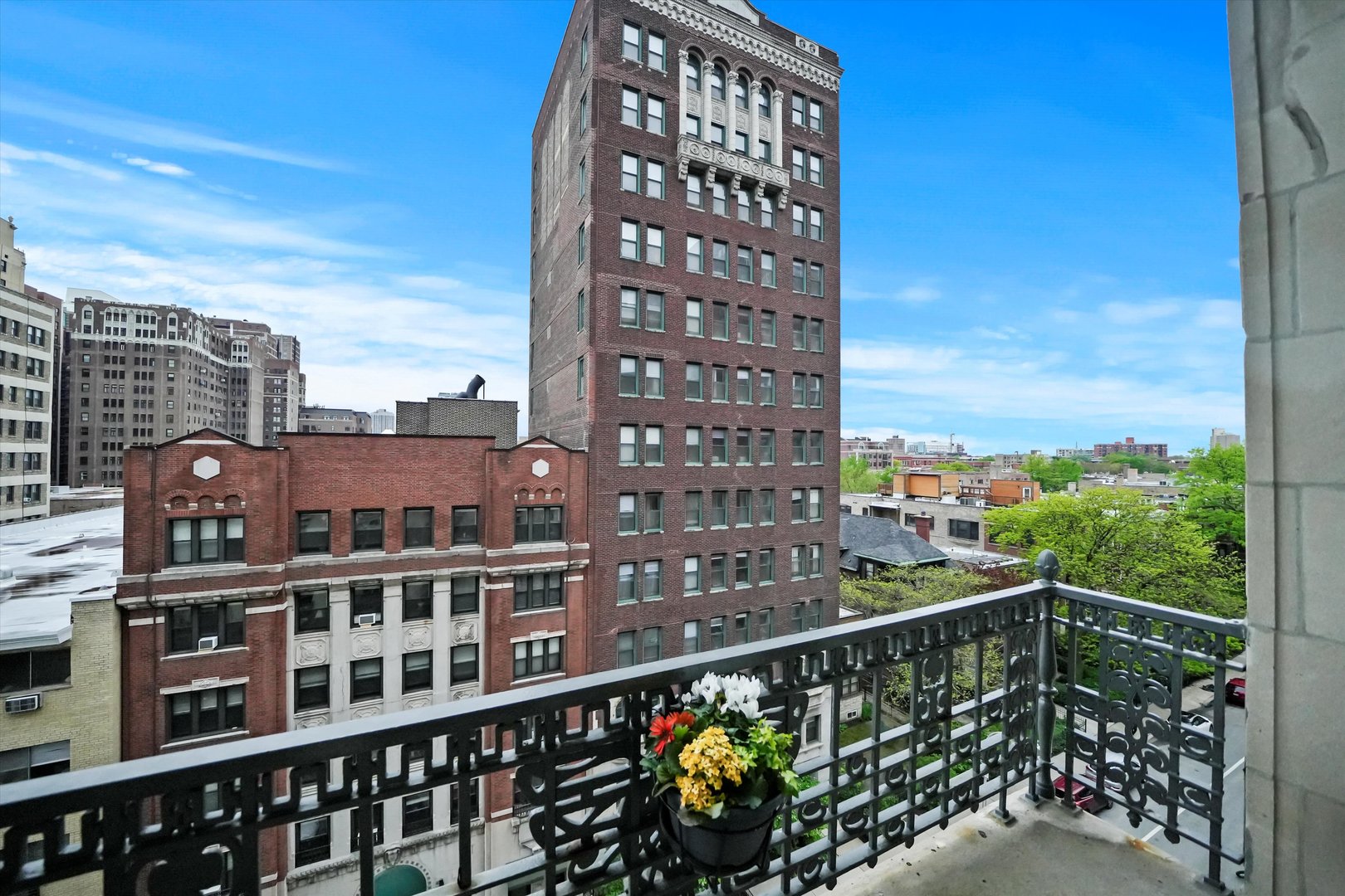 3400 N Lake Shore Drive Unit: 5E