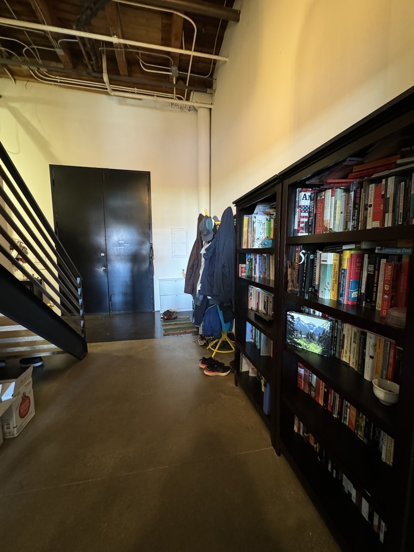 407 N Elizabeth Street Unit: 101B