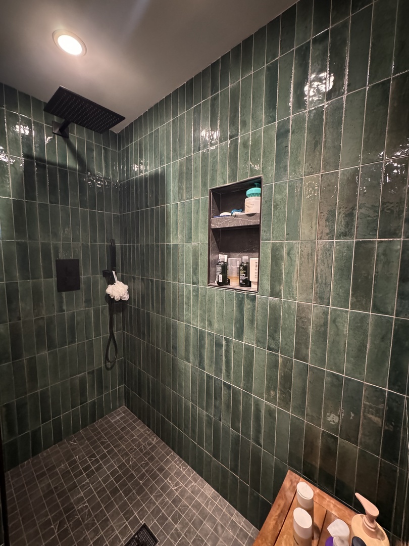 407 N Elizabeth Street Unit: 101B