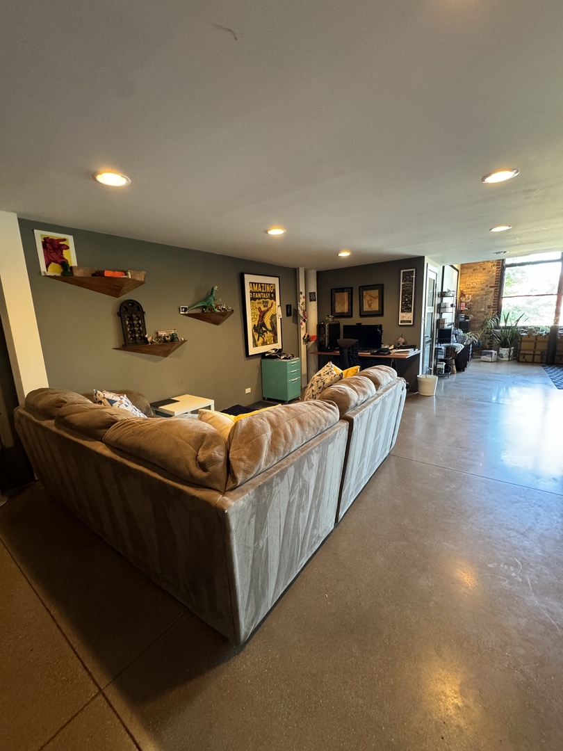 407 N Elizabeth Street Unit: 101B