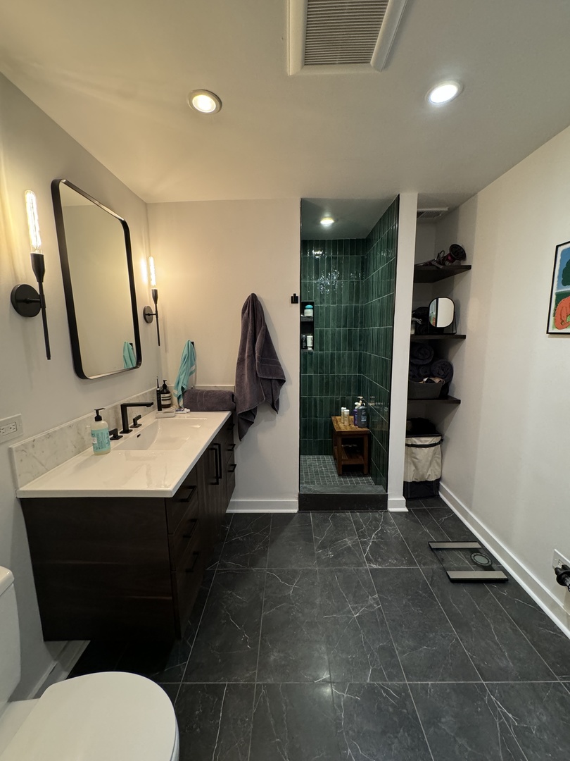 407 N Elizabeth Street Unit: 101B