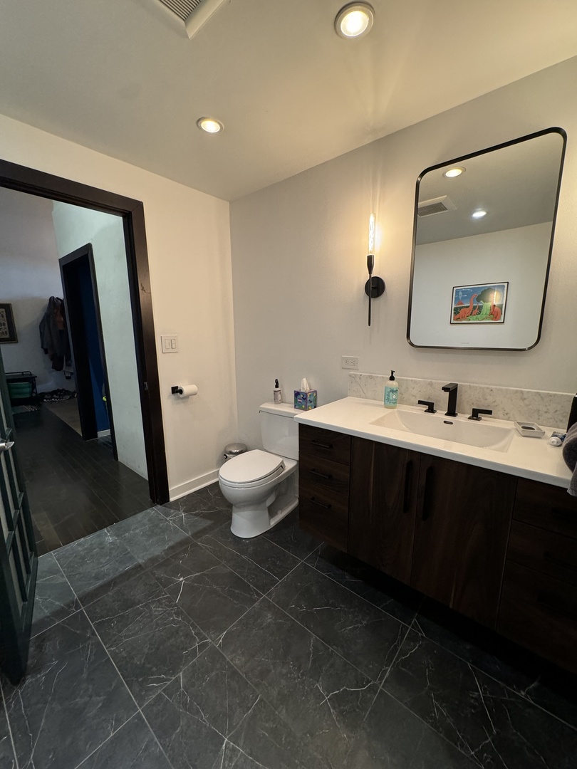 407 N Elizabeth Street Unit: 101B