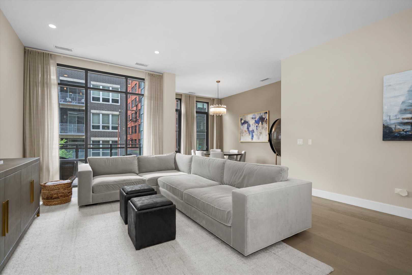 31 N Aberdeen Street Unit: 2S