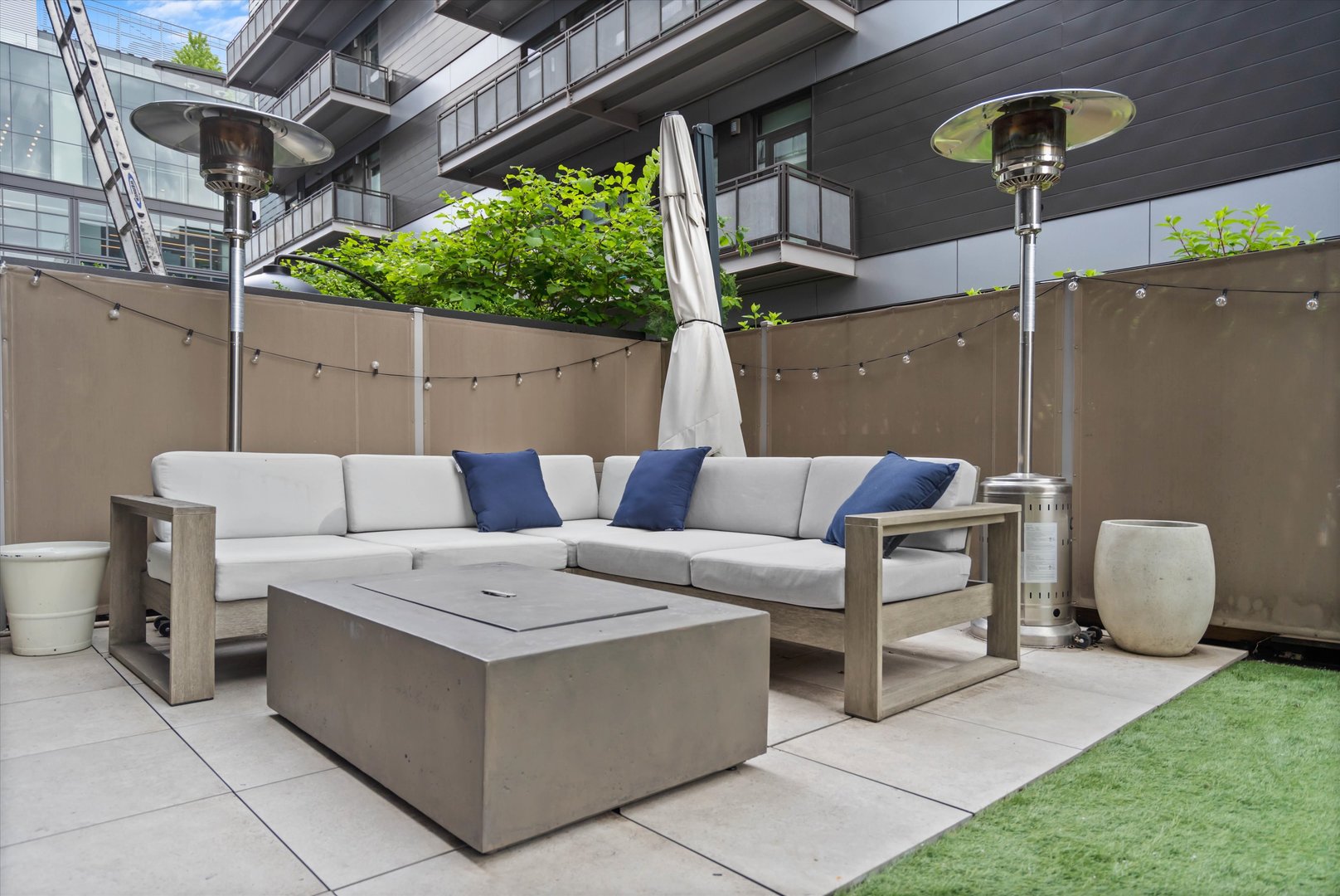 31 N Aberdeen Street Unit: 2S