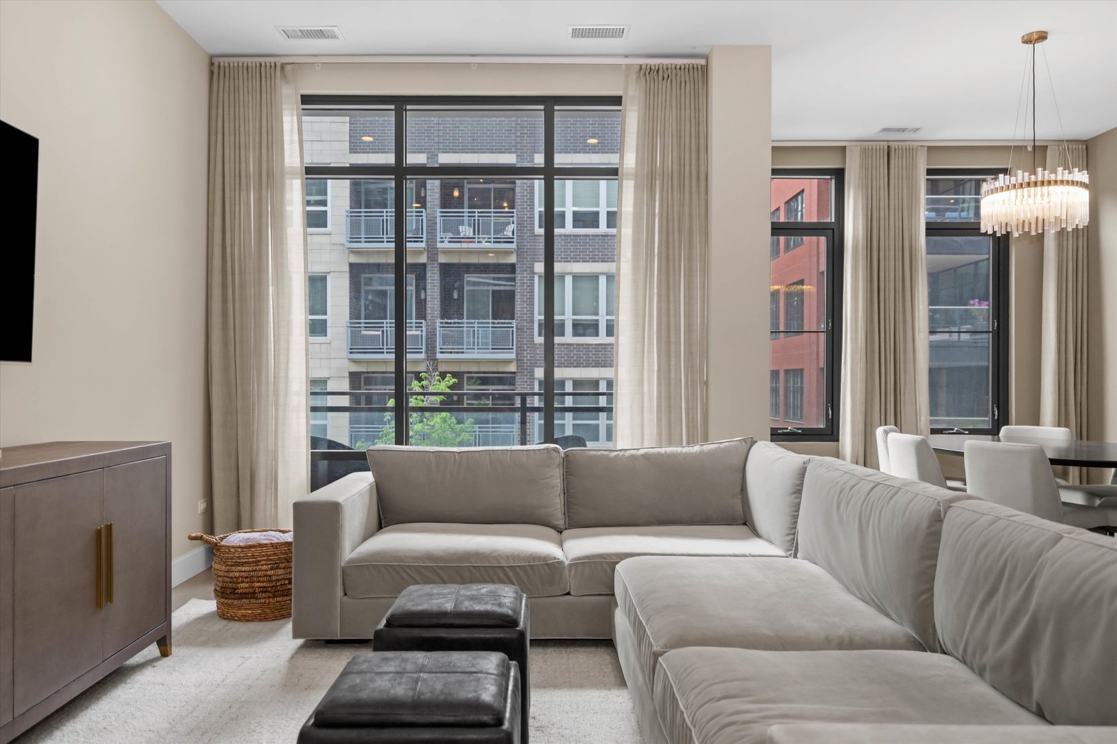 31 N Aberdeen Street Unit: 2S