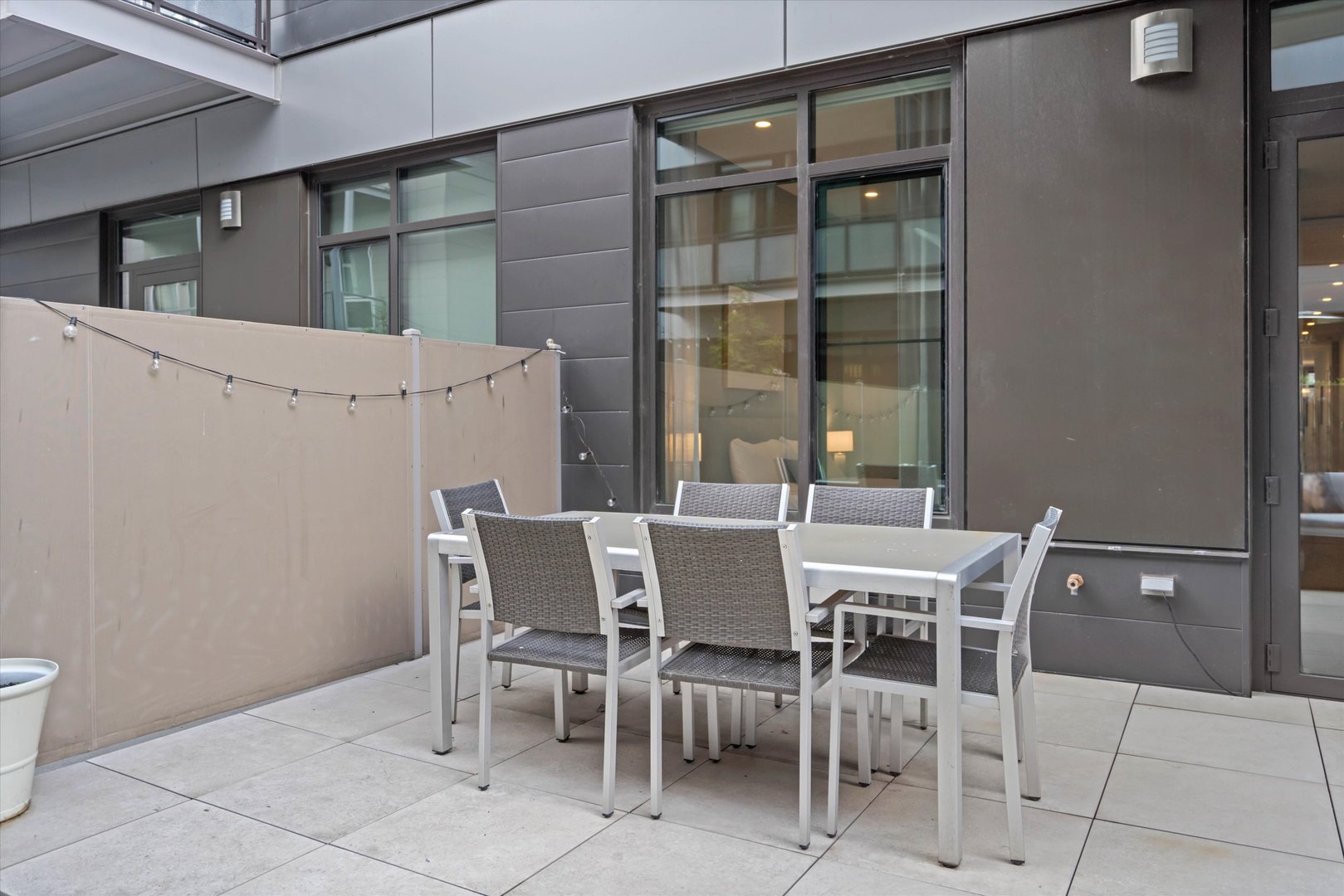 31 N Aberdeen Street Unit: 2S