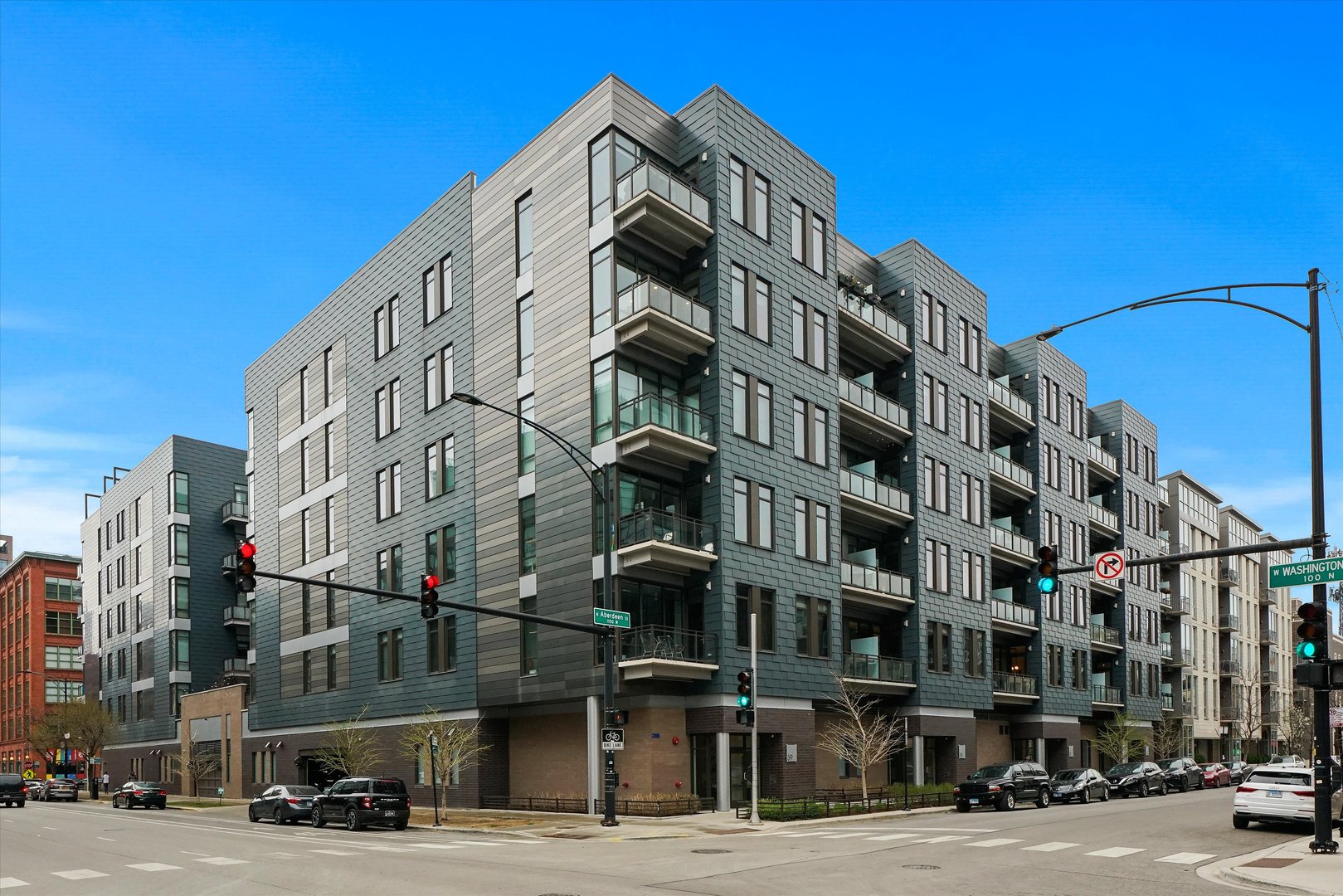 31 N Aberdeen Street Unit: 2S