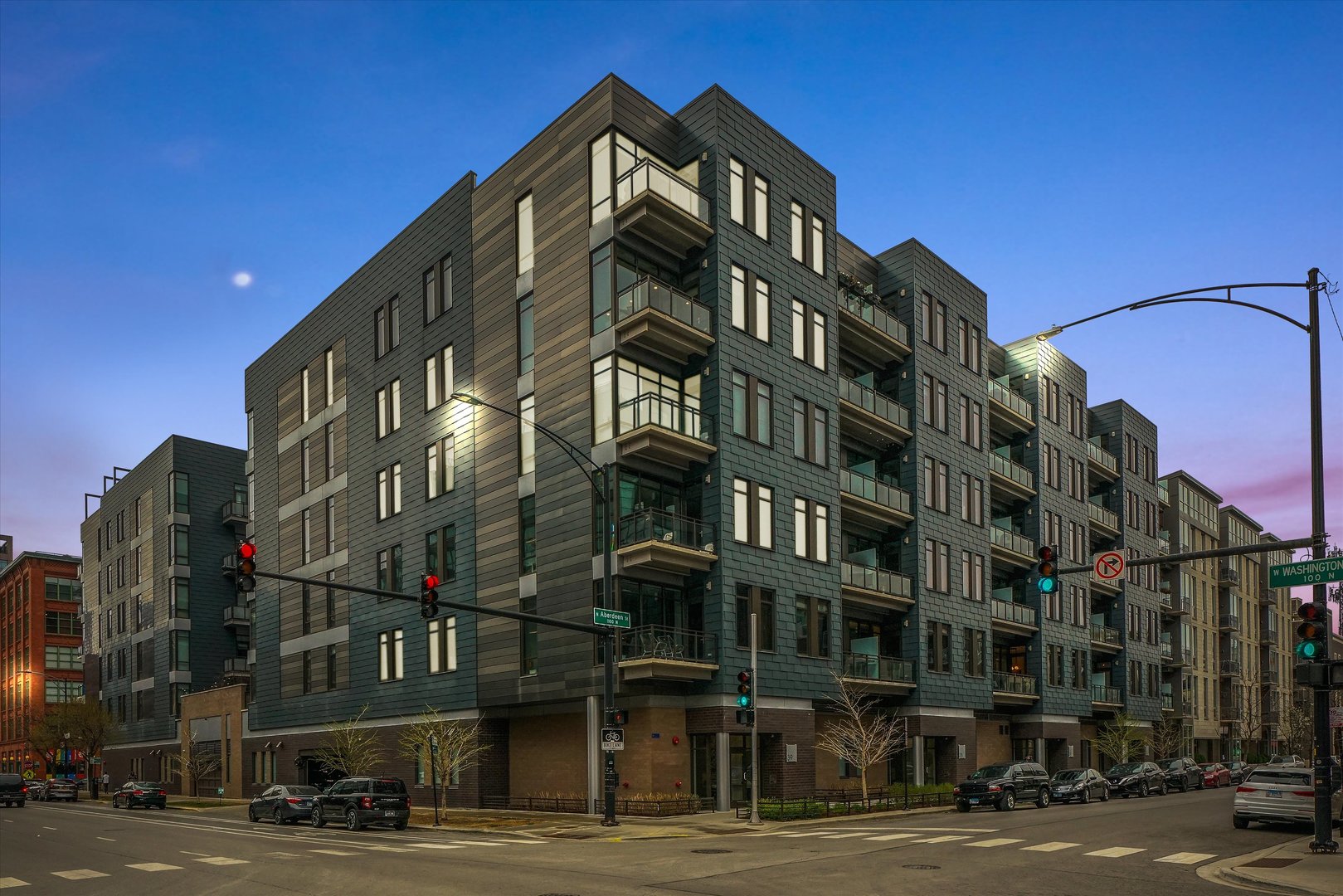31 N Aberdeen Street Unit: 2S