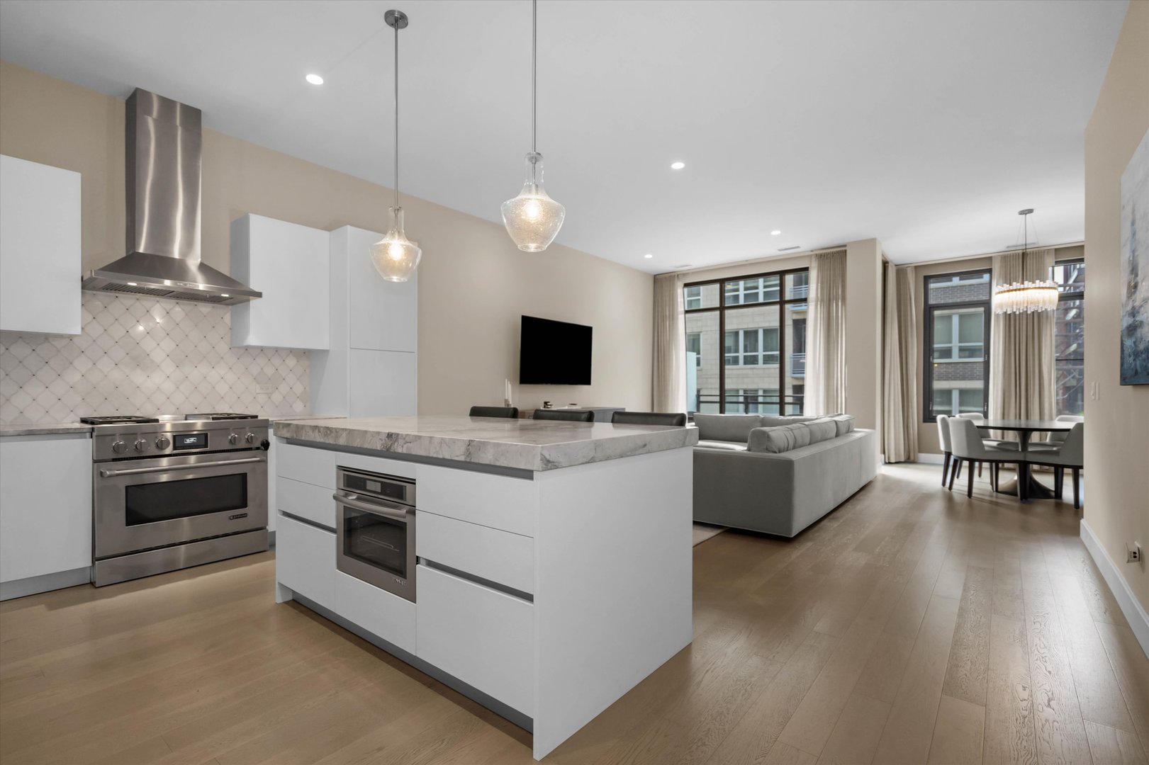 31 N Aberdeen Street Unit: 2S