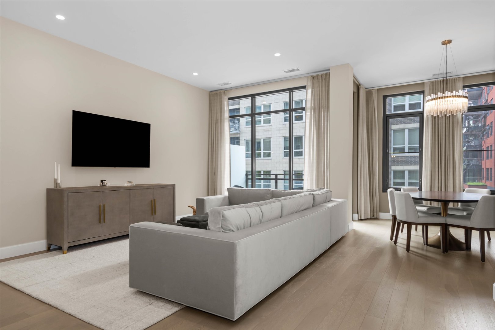 31 N Aberdeen Street Unit: 2S