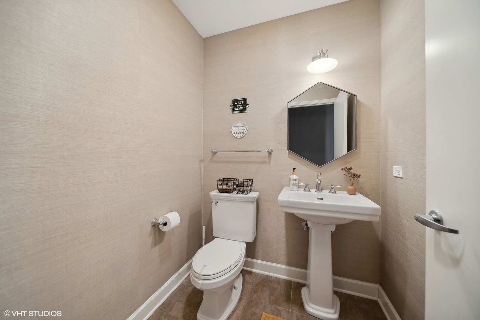 1600 S Prairie Avenue Unit: 1704