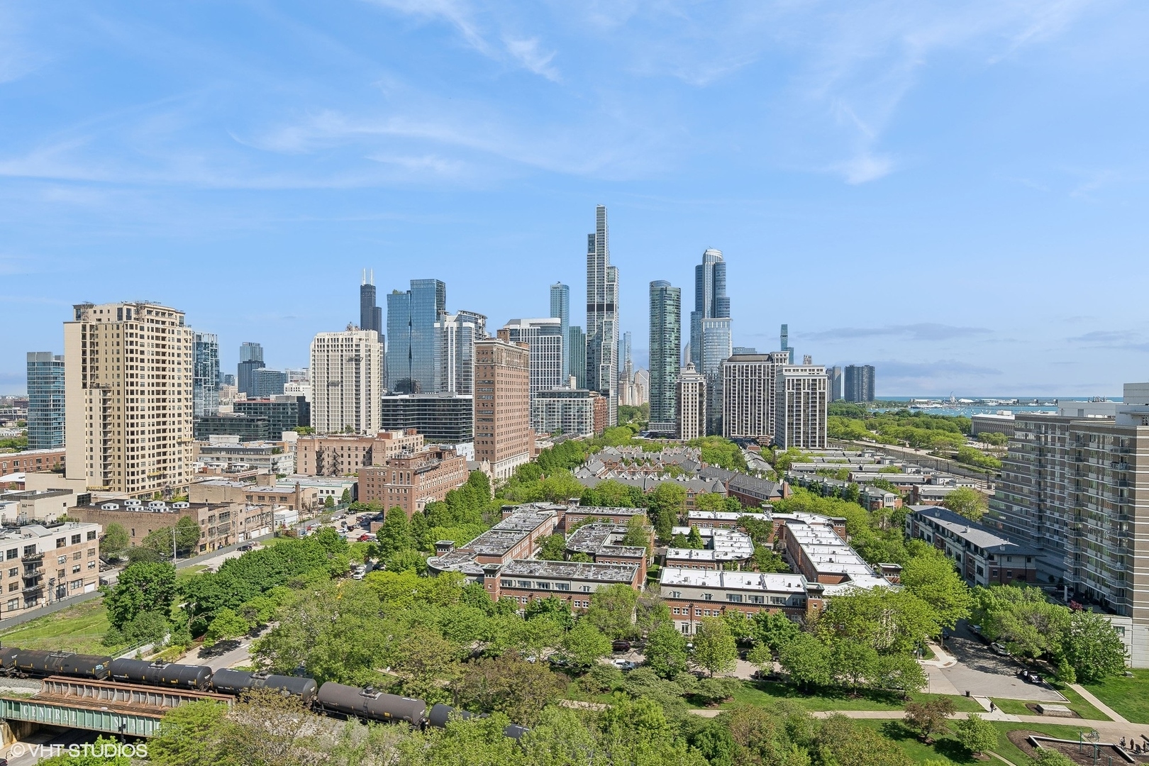 1600 S Prairie Avenue Unit: 1704