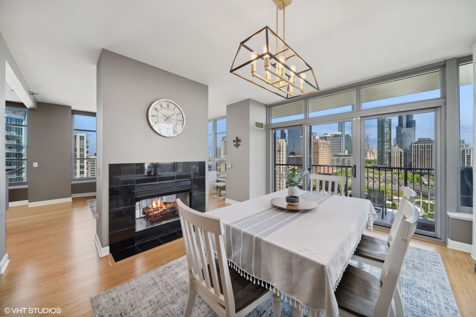 1600 S Prairie Avenue Unit: 1704